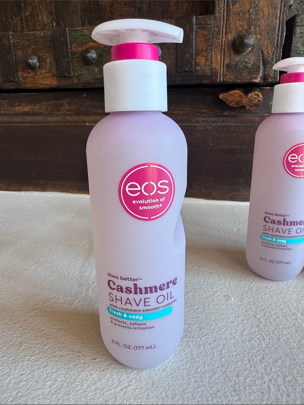 EOS Cashmere Shave Oil Fresh and cozy scent - Picture 2 of 5
